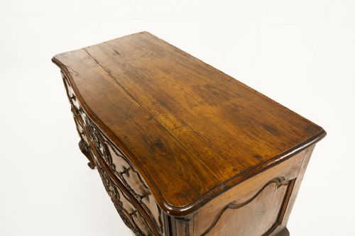 EARLY 18TH CENTURY LOUIS XV TWO DRAWER COMMODE - ADDITIONAL PHOTO 5