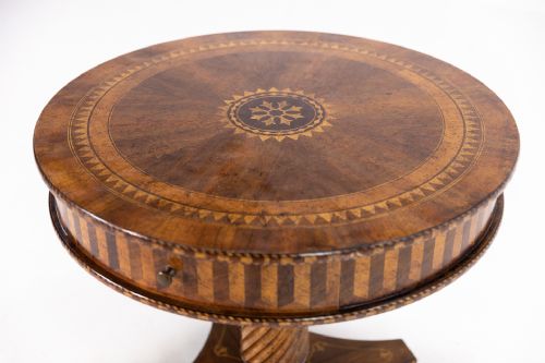 1960S ITALIAN WALNUT OCCASIONAL INLAID TABLE - ADDITIONAL PHOTO 3