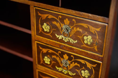 18TH CENTURY ITALIAN INLAID AND MARQUETRY CABINET - ADDITIONAL PHOTO 6