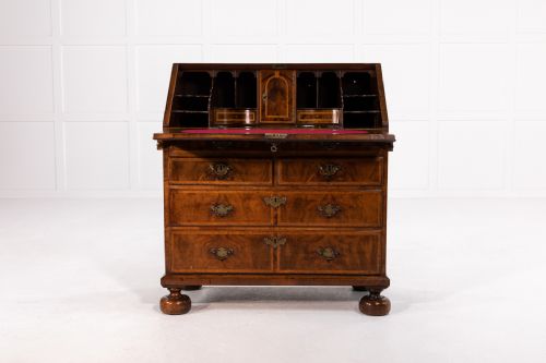 early 18th century queen anne walnut bureau - CATEGORY: ANTIQUE BUREAU - DATED 18TH CENTURY