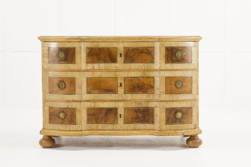 18TH CENTURY WALNUT COMMODE - ADDITIONAL PHOTO 2