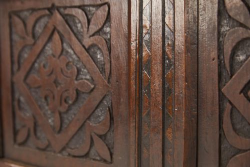 17TH CENTURY ENGLISH CARVED OAK COFFER - ADDITIONAL PHOTO 4