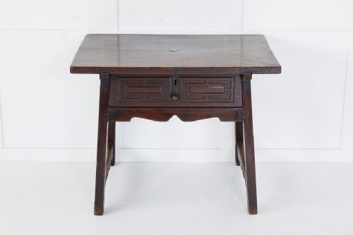 SMALL 18TH CENTURY SPANISH WALNUT SIDE TABLE - ADDITIONAL PHOTO 3