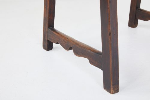 SMALL 18TH CENTURY SPANISH WALNUT SIDE TABLE - ADDITIONAL PHOTO 4