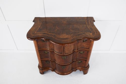 LATE 19TH CENTURY DUTCH BURR WALNUT SERPENTINE COMMODE - ADDITIONAL PHOTO 1