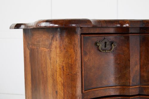 LATE 19TH CENTURY DUTCH BURR WALNUT SERPENTINE COMMODE - ADDITIONAL PHOTO 2