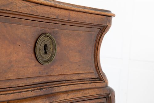 18TH CENTURY FRENCH WALNUT BOMBE COMMODE - ADDITIONAL PHOTO 6