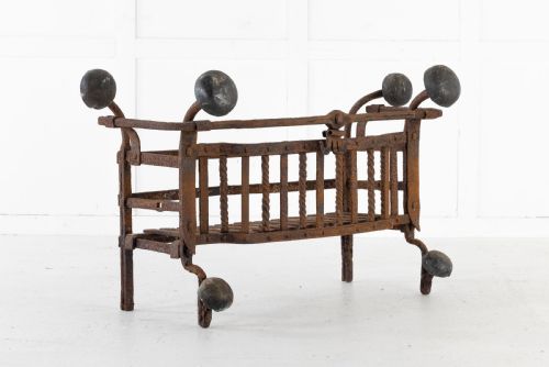 EARLY 18TH CENTURY DUTCH WROUGHT IRON FIRE BASKET - ADDITIONAL PHOTO 3