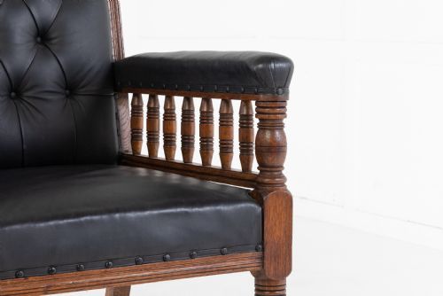 PAIR OF 19TH CENTURY LARGE SCALE OAK ARMCHAIRS - ADDITIONAL PHOTO 1