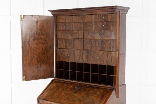 17TH CENTURY WILLIAM AND MARY WALNUT BUREAU CABINET - ADDITIONAL PHOTO 3