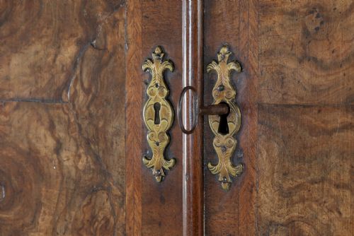 17TH CENTURY WILLIAM AND MARY WALNUT BUREAU CABINET - ADDITIONAL PHOTO 8