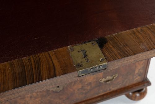 17TH CENTURY WILLIAM AND MARY WALNUT BUREAU CABINET - ADDITIONAL PHOTO 11