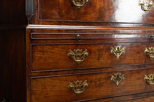 EARLY 18TH CENTURY ENGLISH MAHOGANY CHEST ON CHEST - ADDITIONAL PHOTO 8