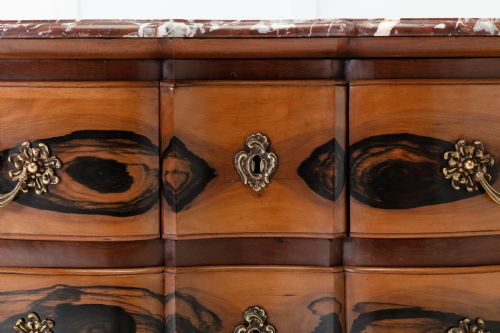 18TH CENTURY FRENCH GUAIAC WOOD AND WALNUT COMMODE - ADDITIONAL PHOTO 2