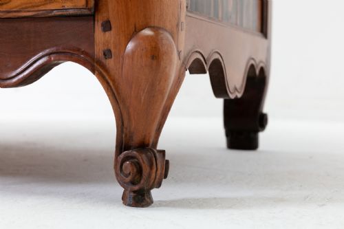 18TH CENTURY FRENCH GUAIAC WOOD AND WALNUT COMMODE - ADDITIONAL PHOTO 7