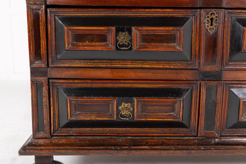17TH CENTURY ENGLISH OAK AND WALNUT CHEST OF DRAWERS - ADDITIONAL PHOTO 1