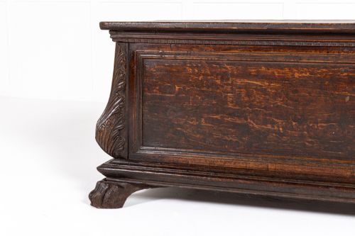 18TH CENTURY ITALIAN WALNUT COFFER - ADDITIONAL PHOTO 1