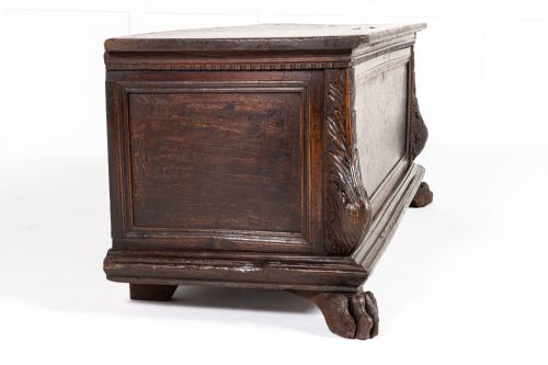 18TH CENTURY ITALIAN WALNUT COFFER - ADDITIONAL PHOTO 6