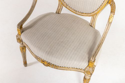 A RARE LATE 18TH CENTURY ENGLISH PAINTED AND PARCEL GILT ARMCHAIR - ADDITIONAL PHOTO 4