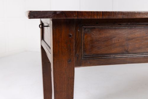 LARGE 18TH CENTURY ITALIAN WALNUT TABLE - ADDITIONAL PHOTO 5