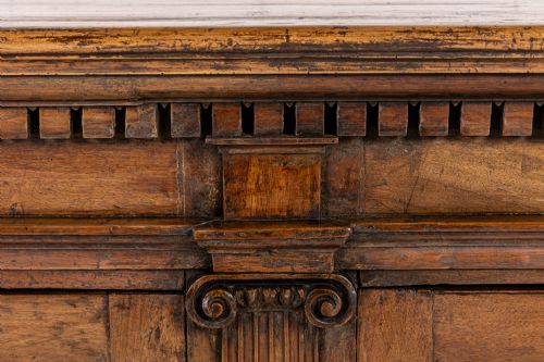 18TH CENTURY ITALIAN WALNUT SIDEBOARDCABINET - ADDITIONAL PHOTO 4
