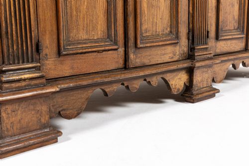 18TH CENTURY ITALIAN WALNUT SIDEBOARDCABINET - ADDITIONAL PHOTO 7