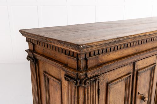 18TH CENTURY ITALIAN WALNUT SIDEBOARDCABINET - ADDITIONAL PHOTO 8