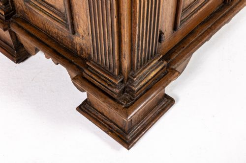 18TH CENTURY ITALIAN WALNUT SIDEBOARDCABINET - ADDITIONAL PHOTO 9