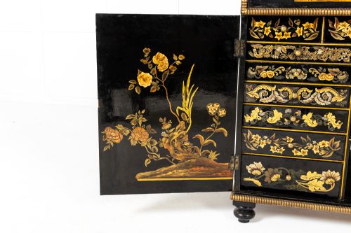 IMPORTANT 19TH CENTURY REGENCY PERIOD JAPANNED SIDE CABINET - ADDITIONAL PHOTO 2