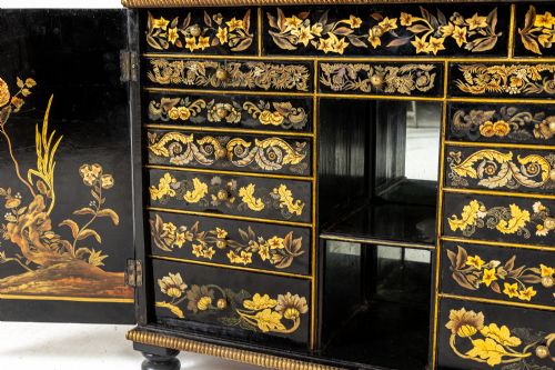 IMPORTANT 19TH CENTURY REGENCY PERIOD JAPANNED SIDE CABINET - ADDITIONAL PHOTO 5