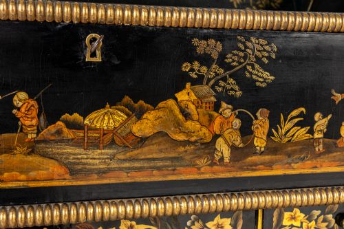 IMPORTANT 19TH CENTURY REGENCY PERIOD JAPANNED SIDE CABINET - ADDITIONAL PHOTO 9