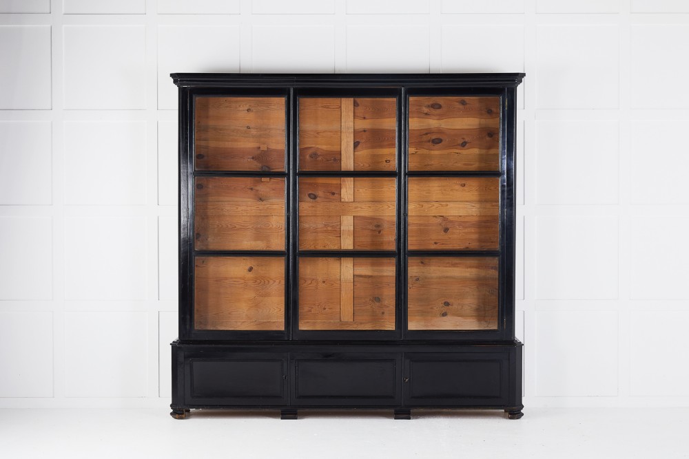 19TH CENTURY FRENCH EBONISED BOOKCASE