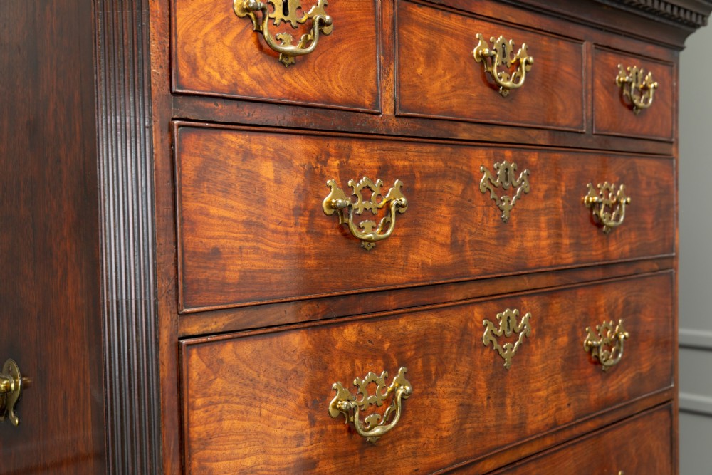Early 18th Century English Mahogany Chest on Chest View II
