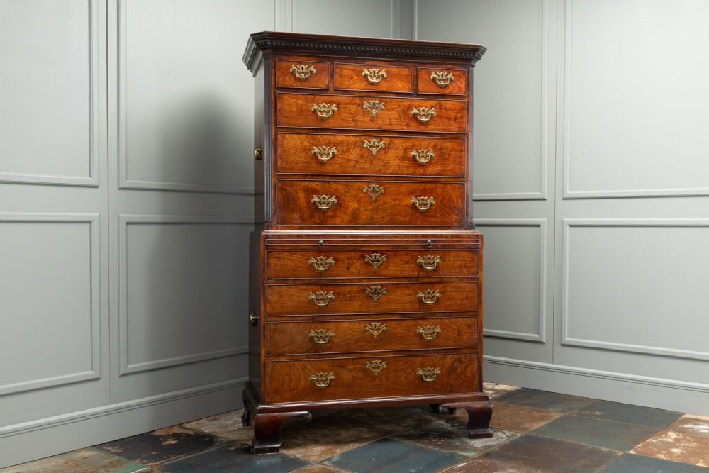 Early 18th Century English Mahogany Chest on Chest View III