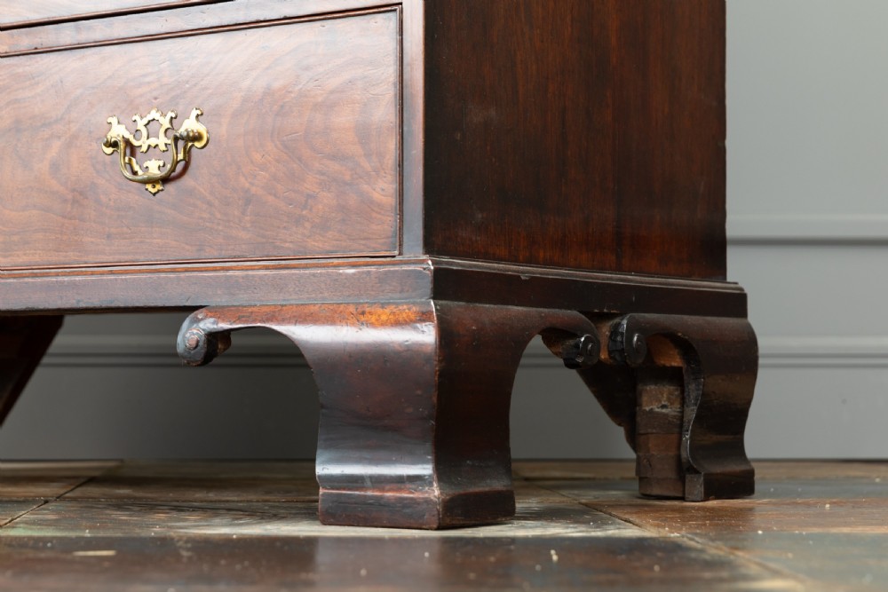 Early 18th Century English Mahogany Chest on Chest View VII