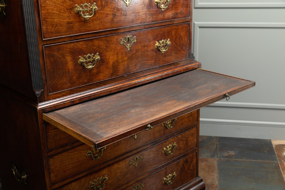 Early 18th Century English Mahogany Chest on Chest View X