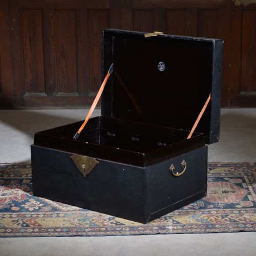 CHINESE BLACK LACQUER LEATHER TRUNK - ADDITIONAL PHOTO 1