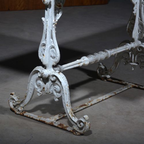 CAST IRON GARDEN TABLE WITH MARBLE TOP - ADDITIONAL PHOTO 1