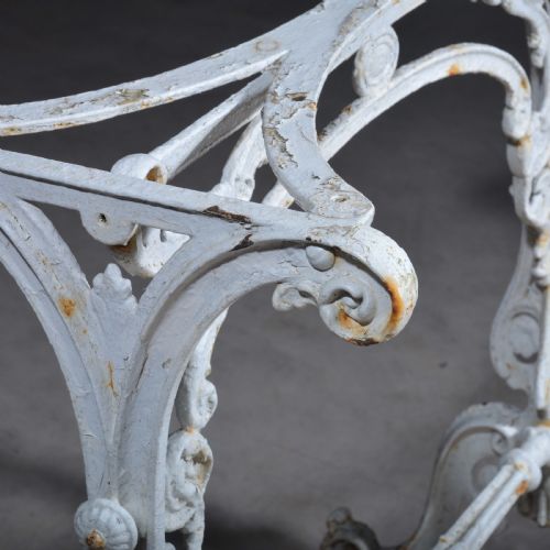 CAST IRON GARDEN TABLE WITH MARBLE TOP - ADDITIONAL PHOTO 5
