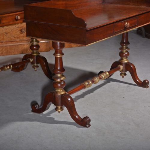 MATCHED PAIR OF IRISH MAHOGANY DRESSING TABLES - ADDITIONAL PHOTO 3