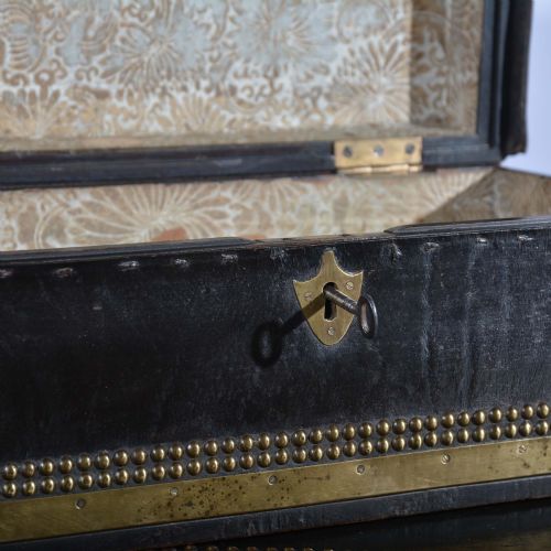 SMALL CHINA TRADE CAMPHOR WOOD TRUNK - ADDITIONAL PHOTO 2