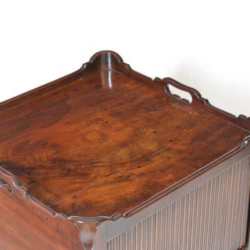 GEORGIAN MAHOGANY TRAYTOP COMMODE BEDSIDE CABINET - ADDITIONAL PHOTO 8