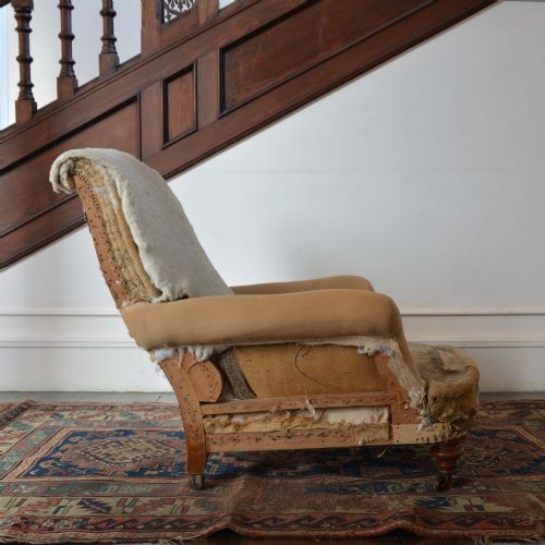 A HOWARD AND SON STYLE CLUB ARMCHAIR - ADDITIONAL PHOTO 1
