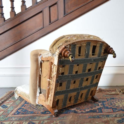 A HOWARD AND SON STYLE CLUB ARMCHAIR - ADDITIONAL PHOTO 5