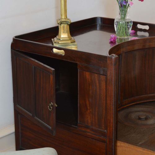 GEORGE II CONCAVE MAHOGANY COMMODE - ADDITIONAL PHOTO 2