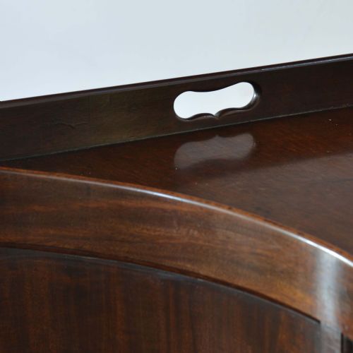 GEORGE II CONCAVE MAHOGANY COMMODE - ADDITIONAL PHOTO 16