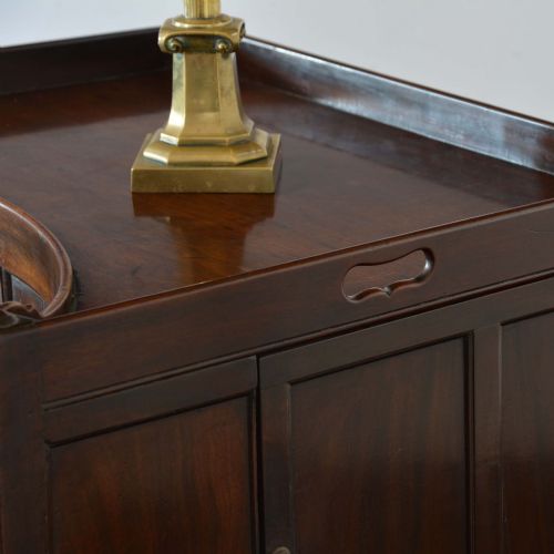 GEORGE II CONCAVE MAHOGANY COMMODE - ADDITIONAL PHOTO 17