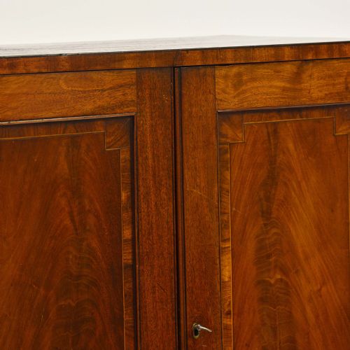 SMALL SHERATON MAHOGANY COLLECTOR'S CABINET ON STAND - ADDITIONAL PHOTO 4