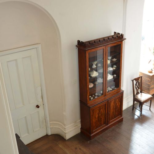 GLAZED BOOKCASE WITH CRENELATED CORNICE BY JAMES WINTER SONS - ADDITIONAL PHOTO 3