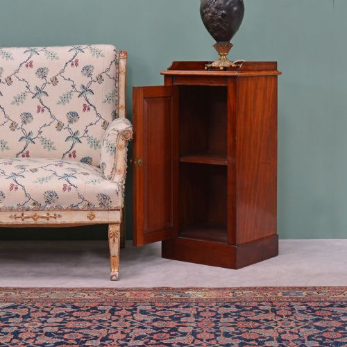 19TH CENTURY MAHOGANY BEDSIDE CABINET BY HOLLAND SONS - ADDITIONAL PHOTO 1